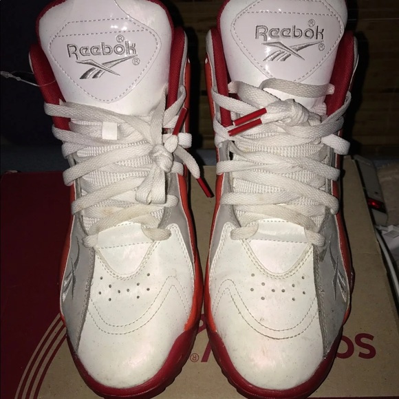Men’s red white Reebok sneaker - Picture 2 of 3